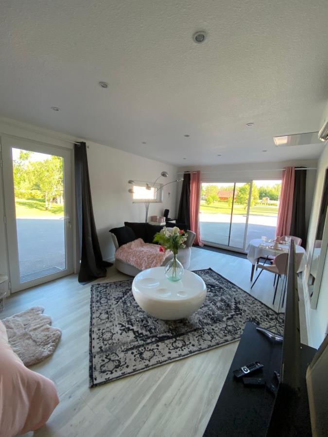 Agreable Chambre D'Hote Calme Avec Piscine Souvans Exterior foto